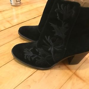 EUC    Black Lucky Brand boots - size 8